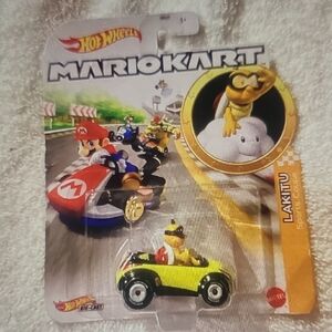 Hot Wheels Mario Kart Lakitu Sports Coupe - Bright Yellow